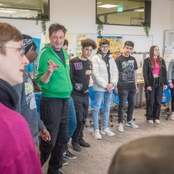 Schülerinnen und Schüler der Erich-Kästner-Oberschule lernen im Projekt "Hass ist keine Meinung", wie sie Mobbing- und Cybermobbingstrukturen erkennen und sich aktiv dagegen einsetzen können.