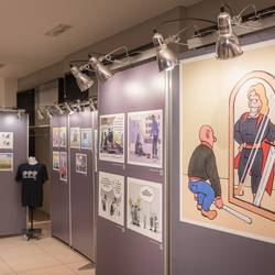Die Ausstellung "Oh, eine Dummel! Rechtsextremismus und Menschenfeindlichkeit in Karikatur und Satire" ist vom 6. bis zum 17. November 2023 im Leine-Center in Laatzen zu sehen.