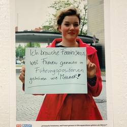 Die Wanderausstellung "Wer braucht Feminismus?" ist vom 13.11. bis zum 6.12.2023 an der Albert-Einstein-Schule in Laatzen zu Gast.