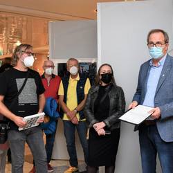 Eröffnung der Ausstellung "Nachbarschaft leben - aktiv helfen /// Ehrenamt im Fokus" im Leine-Center