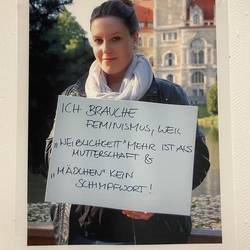 Die Wanderausstellung "Wer braucht Feminismus?" ist vom 13.11. bis zum 6.12.2023 an der Albert-Einstein-Schule in Laatzen zu Gast.