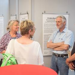 Eröffnung der Plakatausstellung "10 Jahre Bundesprogramm Demokratie leben! in Laatzen" am 27. August 2024 im Leine-Center.