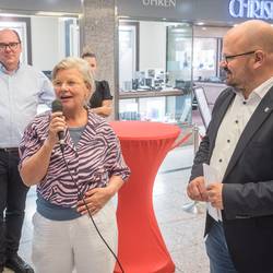 Eröffnung der Plakatausstellung "10 Jahre Bundesprogramm Demokratie leben! in Laatzen" am 27. August 2024 im Leine-Center.