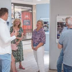 Eröffnung der Plakatausstellung "10 Jahre Bundesprogramm Demokratie leben! in Laatzen" am 27. August 2024 im Leine-Center.