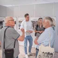 Eröffnung der Plakatausstellung "10 Jahre Bundesprogramm Demokratie leben! in Laatzen" am 27. August 2024 im Leine-Center.