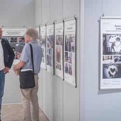 Eröffnung der Plakatausstellung "10 Jahre Bundesprogramm Demokratie leben! in Laatzen" am 27. August 2024 im Leine-Center.