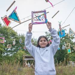 Vernissage zur Ausstellung zum Projekt "Freiheit und Verantwortung - die Kunst der Balance" vor dem Mitmachgarten am Park der Sinne in Laatzen.