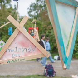 Vernissage zur Ausstellung zum Projekt "Freiheit und Verantwortung - die Kunst der Balance" vor dem Mitmachgarten am Park der Sinne in Laatzen.