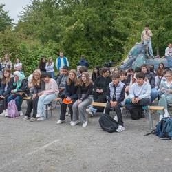 Vernissage zur Ausstellung zum Projekt "Freiheit und Verantwortung - die Kunst der Balance" vor dem Mitmachgarten am Park der Sinne in Laatzen.