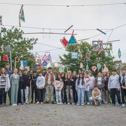 Vernissage zur Ausstellung zum Projekt "Freiheit und Verantwortung - die Kunst der Balance" vor dem Mitmachgarten am Park der Sinne in Laatzen.