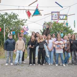 Vernissage zur Ausstellung zum Projekt "Freiheit und Verantwortung - die Kunst der Balance" vor dem Mitmachgarten am Park der Sinne in Laatzen.