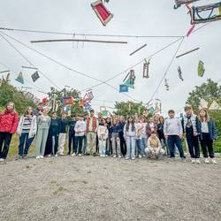 Vernissage zur Ausstellung zum Projekt "Freiheit und Verantwortung - die Kunst der Balance" vor dem Mitmachgarten am Park der Sinne in Laatzen.