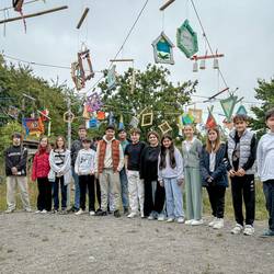 Vernissage zur Ausstellung zum Projekt "Freiheit und Verantwortung - die Kunst der Balance" vor dem Mitmachgarten am Park der Sinne in Laatzen.