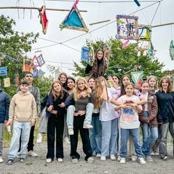 Vernissage zur Ausstellung zum Projekt "Freiheit und Verantwortung - die Kunst der Balance" vor dem Mitmachgarten am Park der Sinne in Laatzen.