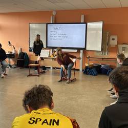 Im Projekt "Was kann ich eigentlich glauben?" werden Schülerinnen und Schüler der Albert-Einstein-Schule in der kritischen Bewertung von Medieninhalten und im Erkennen von bewusster Meinungsmanipulation gestärkt.